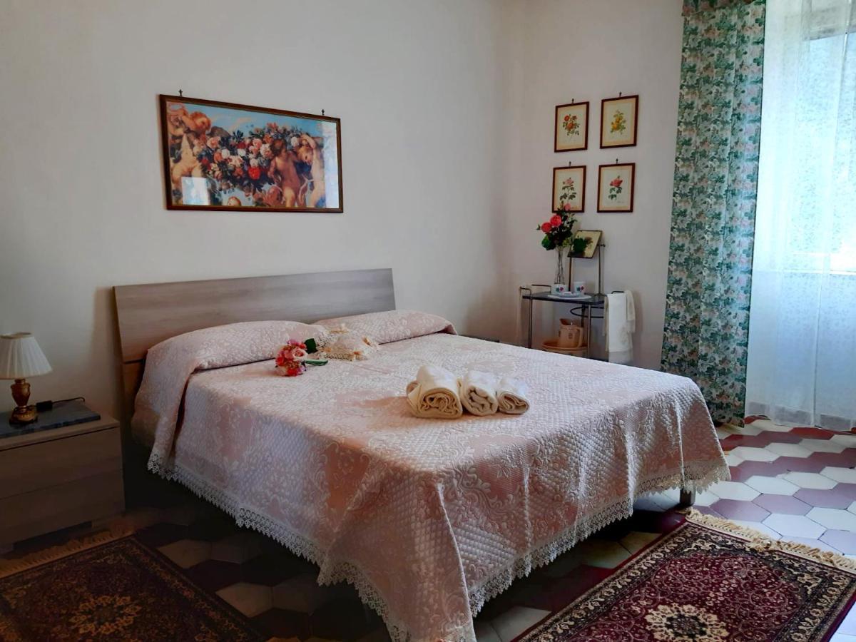 A Casa Di Carla Apartment Terracina Bagian luar foto
