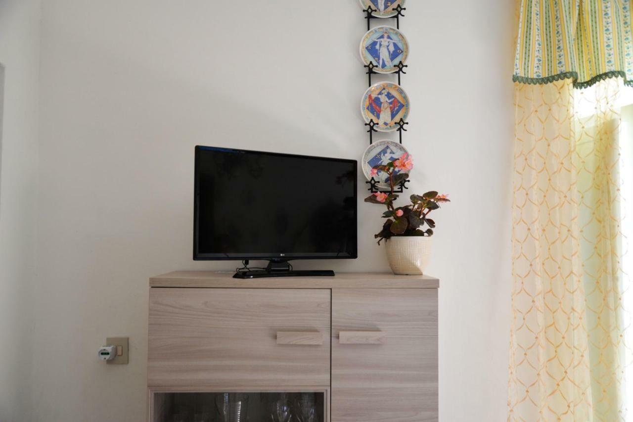 A Casa Di Carla Apartment Terracina Bagian luar foto