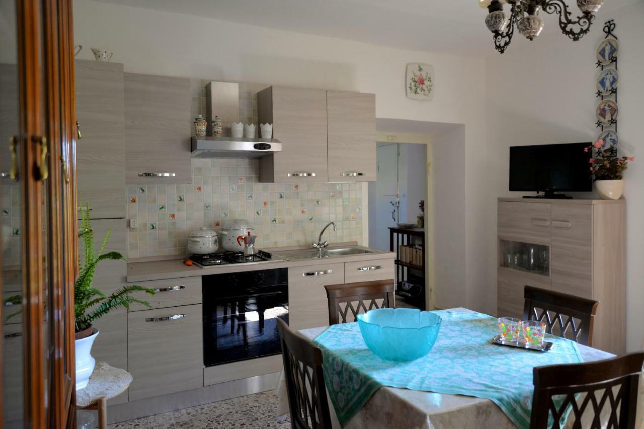 A Casa Di Carla Apartment Terracina Bagian luar foto